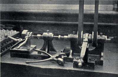 Reversible Mechanical Tapping Machine for Fuse Caps