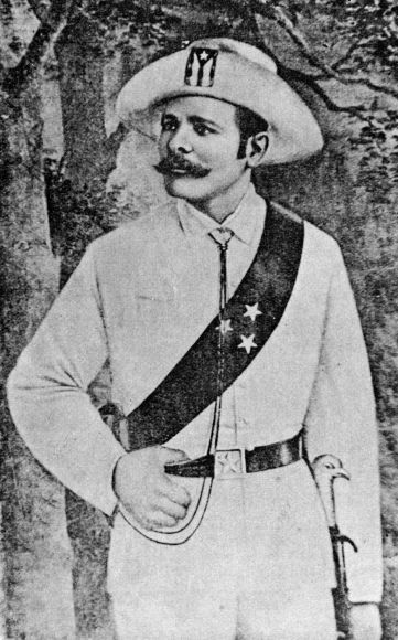 GEN. ANTONIO MACEO.
The great Cuban Negro warrior.