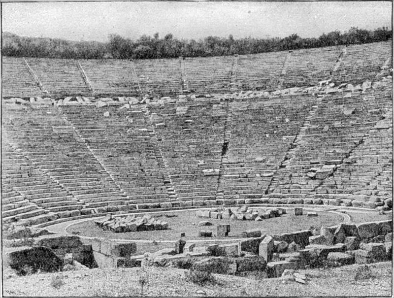 Zuschauerraum und Orchestra des Theaters von Epidauros.