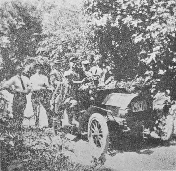 (2) Members of the Kickapoo Club at Spring Bay, Illinois, July 6,
1913.